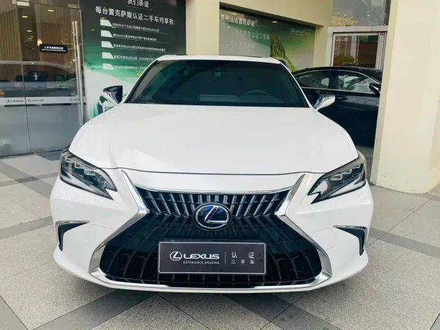 Lexus ES — Фото автомобиля 2