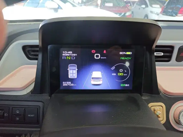 Wuling Hongguang Mini EV — Фото автомобиля 11