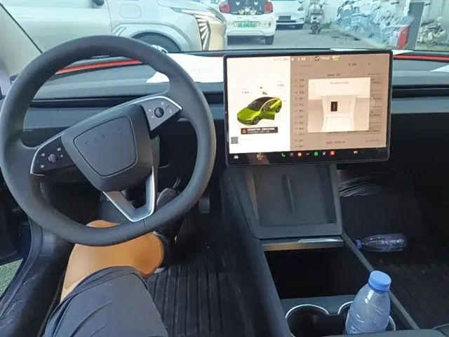 Tesla Model 3 — Фото автомобиля 9