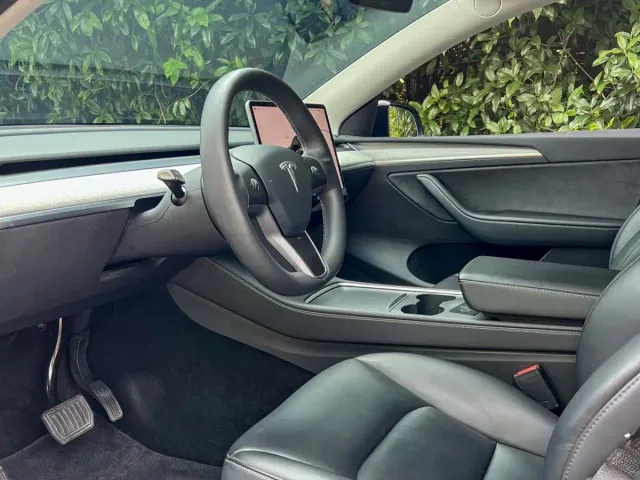 Tesla Model Y — Фото автомобиля 9
