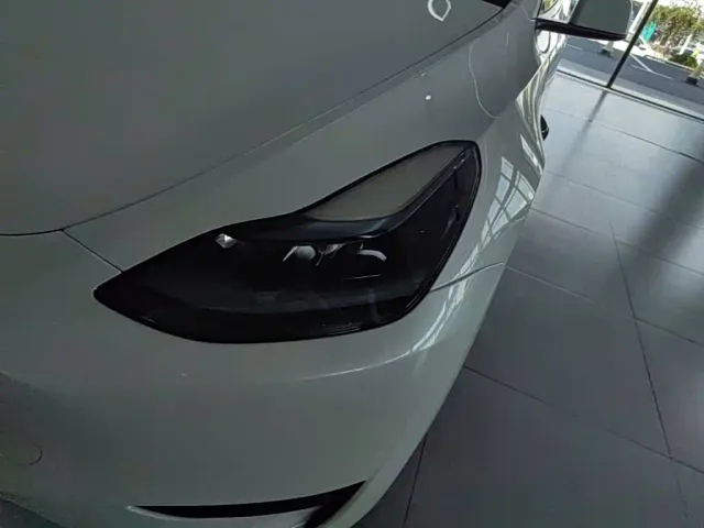 Tesla Model Y — Фото автомобиля 23