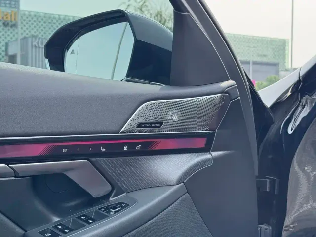 BMW 5 Series — Фото автомобиля 12