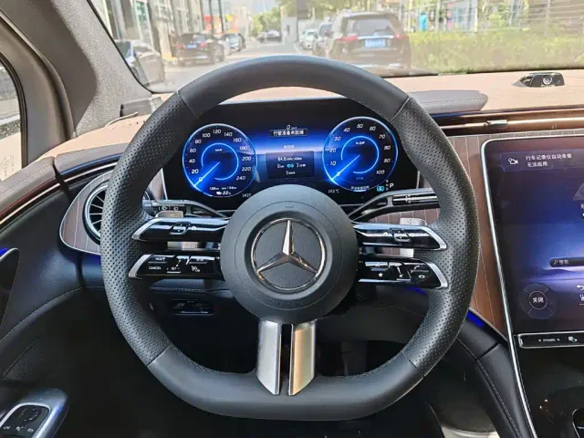 Mercedes-Benz EQE SUV — Фото автомобиля 5