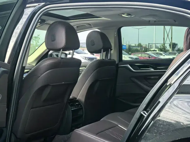 BMW 5 Series — Фото автомобиля 3
