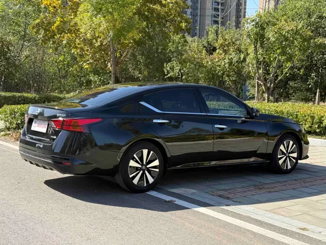 Nissan Teana — Фото автомобиля 18