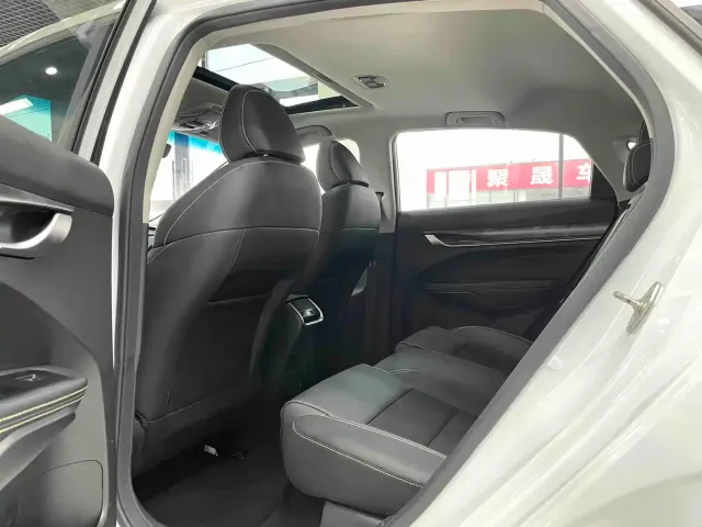 Geely Binrui — Фото автомобиля 10