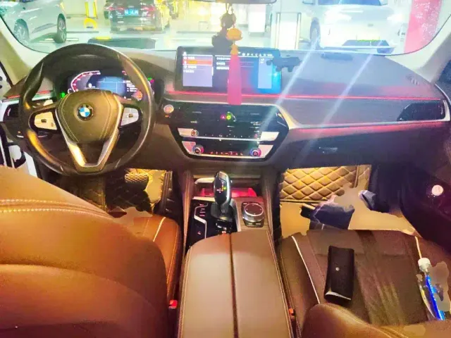BMW 5 Series — Фото автомобиля 10
