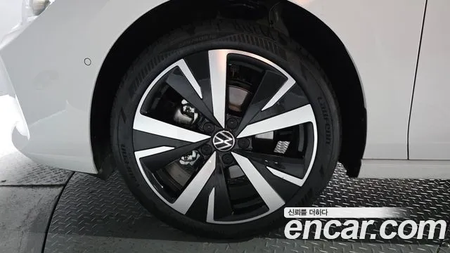 Volkswagen Golf Golf 8 поколение 2.0 TDI Prestige — Фото автомобиля 5