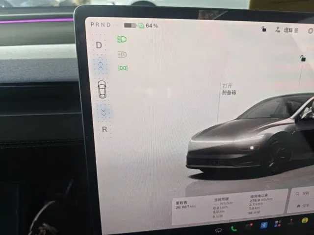 Tesla Model Y — Фото автомобиля 13