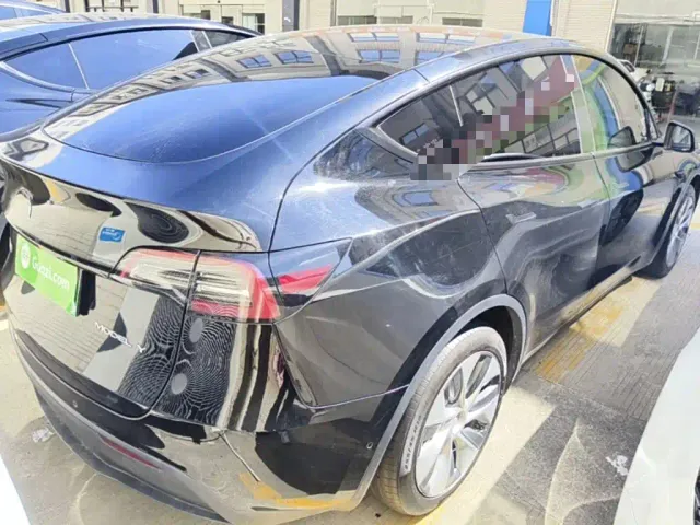 Tesla Model Y — Фото автомобиля 6
