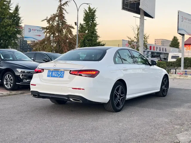 Mercedes-Benz E-Class — Фото автомобиля 3