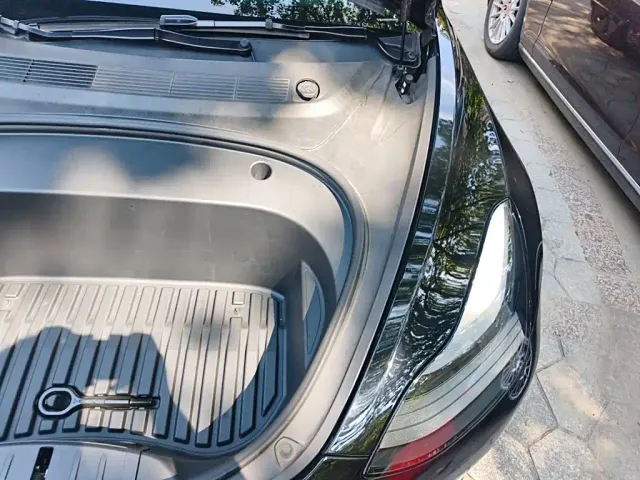 Tesla Model 3 — Фото автомобиля 22