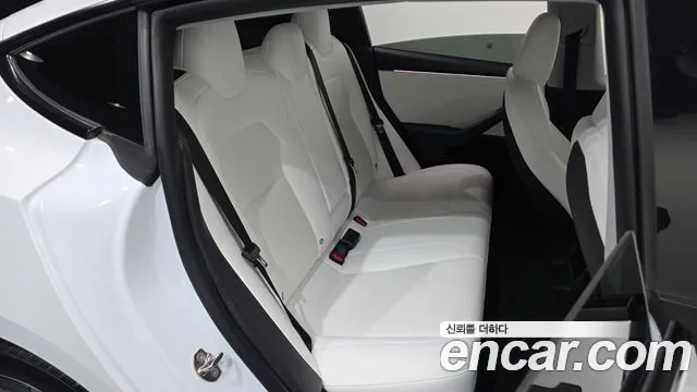 Tesla Model 3 — Фото автомобиля 12