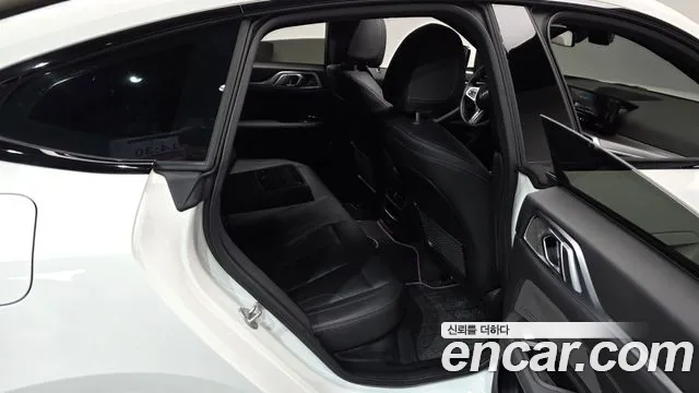 BMW i4 — Фото автомобиля 12