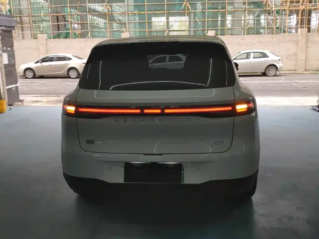 Leapmotor B10 — Фото автомобиля 5