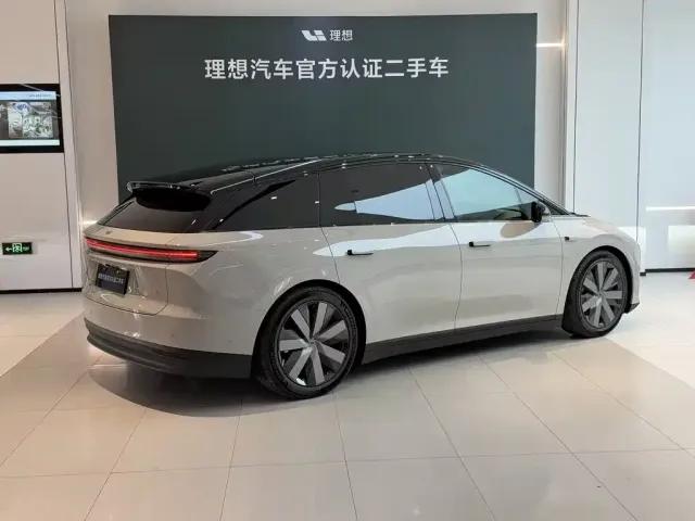 Li Auto Li Auto i6 2025 4WD Base Model — Фото автомобиля 12