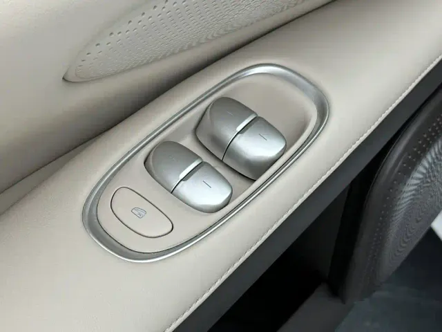 IM Motors LS6 — Фото автомобиля 12