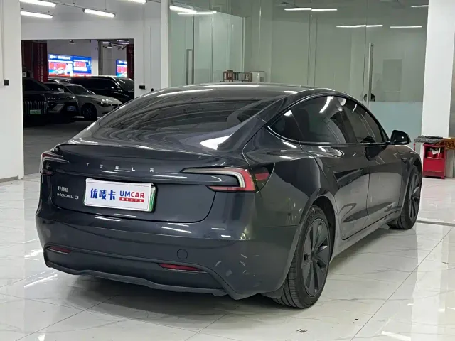 Tesla Model 3 — Фото автомобиля 6