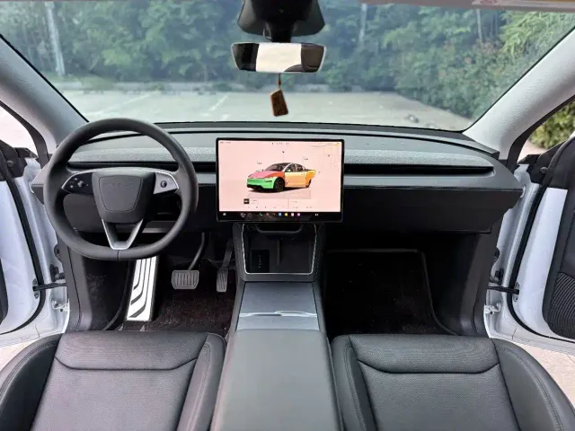 Tesla Model Y — Фото автомобиля 8