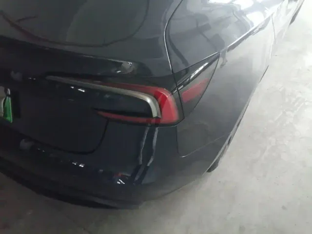 Tesla Model 3 — Фото автомобиля 7