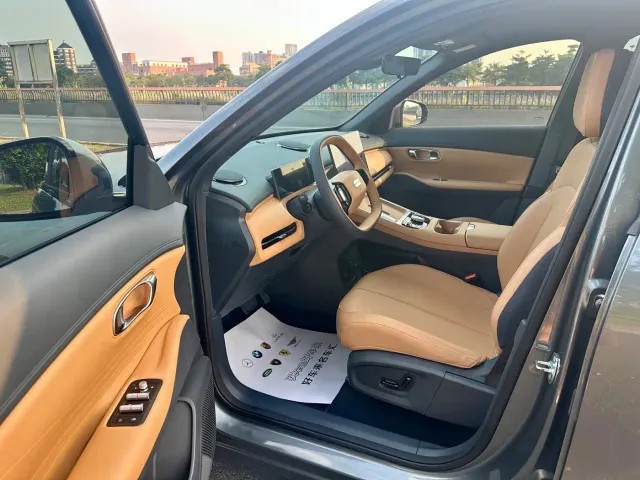 Geely Galaxy Starship 7 EM-i — Фото автомобиля 7