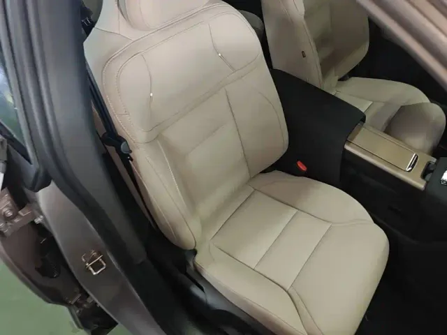 Volvo XC70 Plug-in Hybrid — Фото автомобиля 24