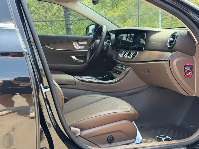 Mercedes-Benz E-Class — Фото автомобиля 15