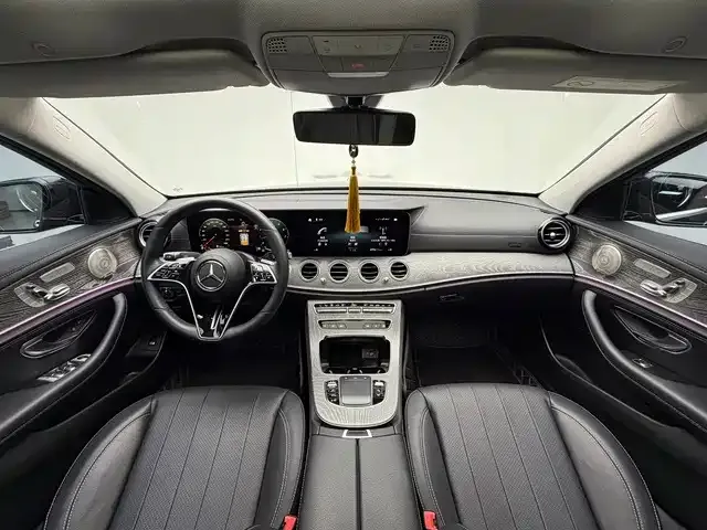 Mercedes-Benz E-Class — Фото автомобиля 8