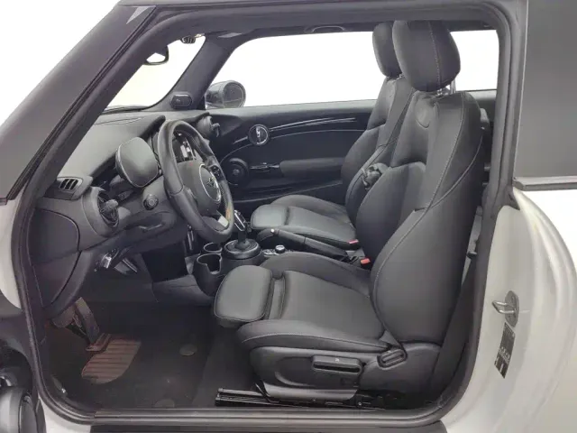 MINI MINI 2023 1.5T COOPER King's Cross Special Edition — Фото автомобиля 10