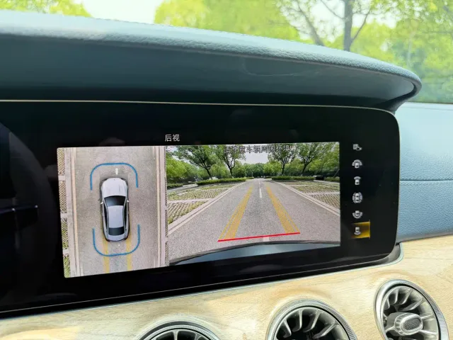 Mercedes-Benz E-Class — Фото автомобиля 12