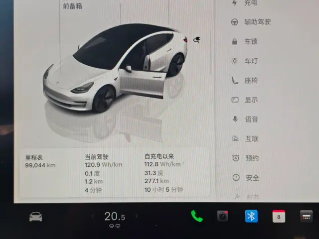 Tesla Model 3 — Фото автомобиля 16