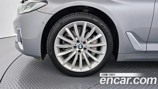 BMW 5-Series 5 серия (G30) 530i xDrive Luxury — Фото автомобиля 5