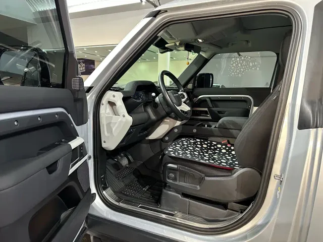 Land Rover Defender — Фото автомобиля 8