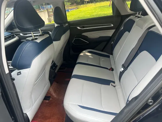Geely Emgrand — Фото автомобиля 11