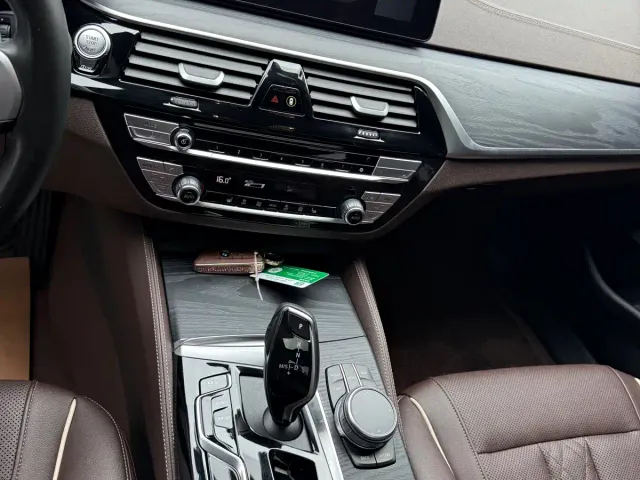 BMW 5 Series — Фото автомобиля 25