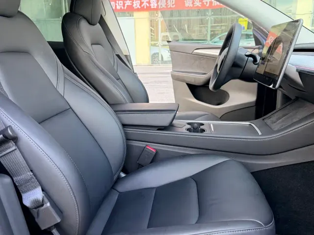 Tesla Model Y — Фото автомобиля 12