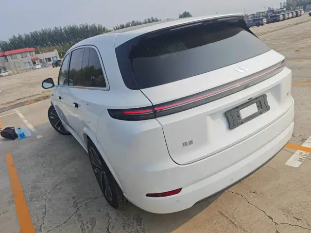 Li Auto L7 — Фото автомобиля 3