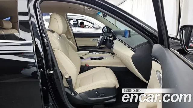 Genesis GV70 — Фото автомобиля 17