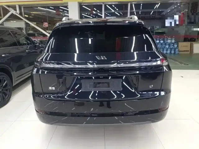 Li Auto L7 — Фото автомобиля 5