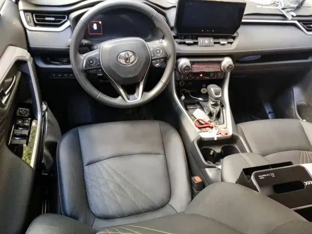 Toyota RAV4 — Фото автомобиля 12