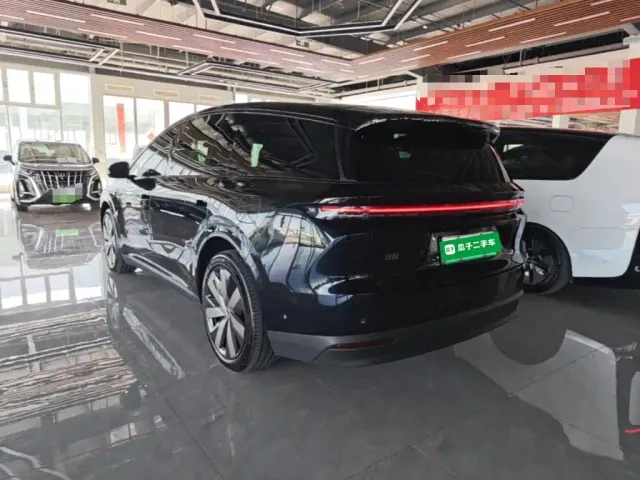 Li Auto i8 — Фото автомобиля 4