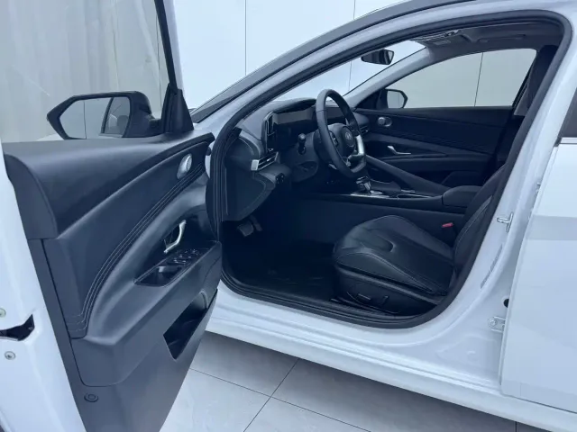 Hyundai Elantra — Фото автомобиля 7