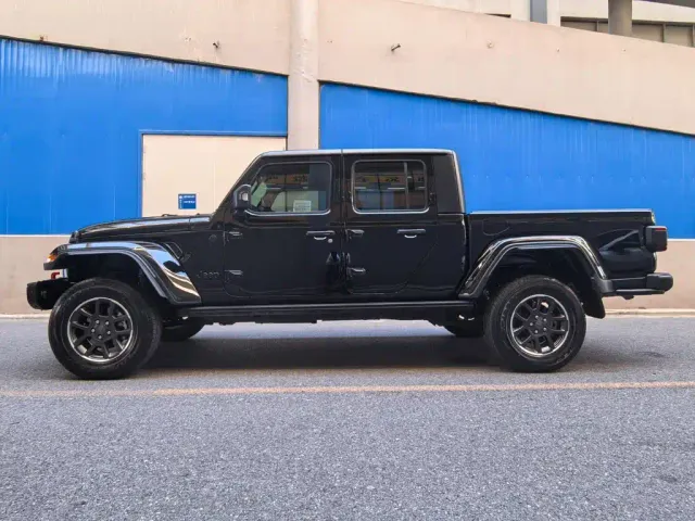 Jeep Gladiator — Фото автомобиля 3