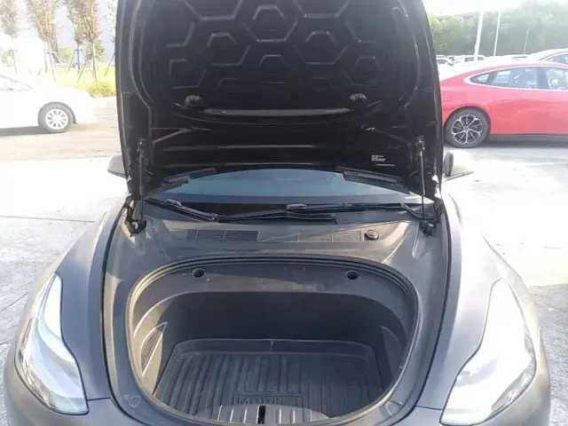 Tesla Model 3 — Фото автомобиля 19