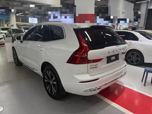 Volvo XC60 — Фото автомобиля 9