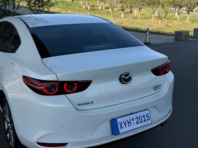 Mazda Axela — Фото автомобиля 17