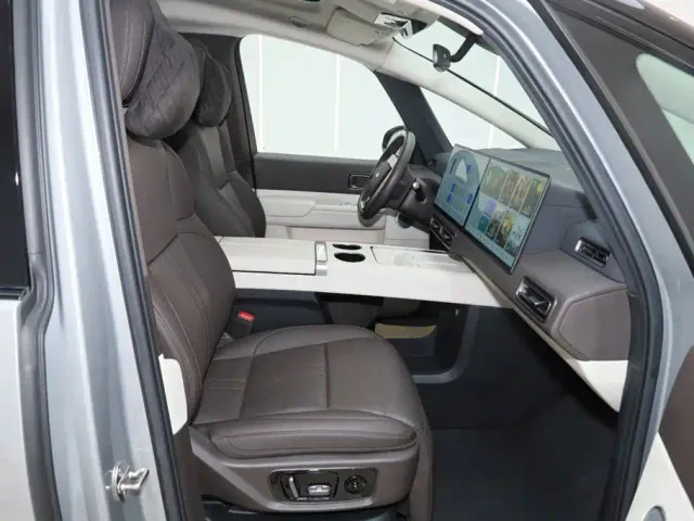 Li Auto MEGA — Фото автомобиля 15