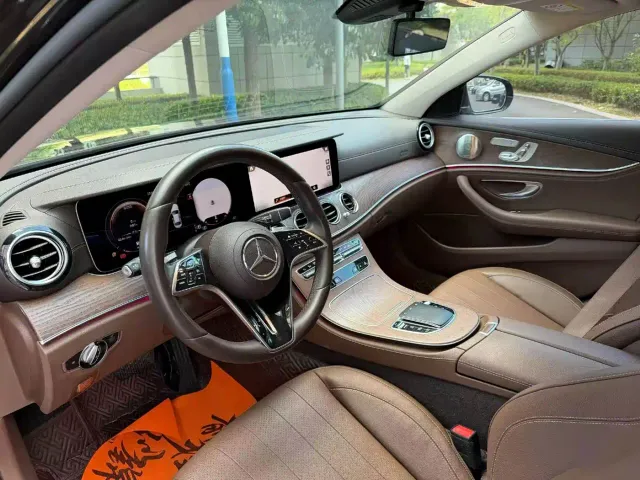 Mercedes-Benz E-Class — Фото автомобиля 4