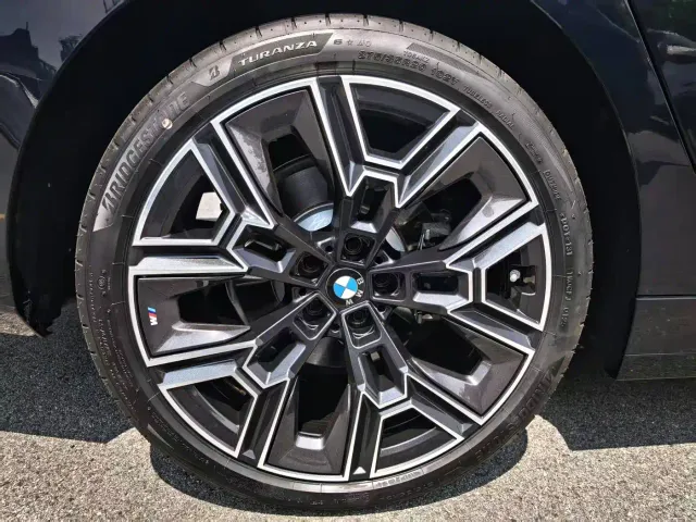 BMW 5 Series — Фото автомобиля 4