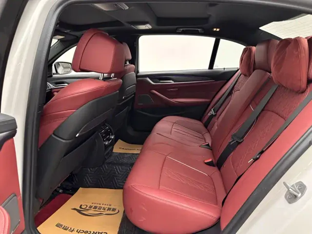 BMW 5 Series — Фото автомобиля 9